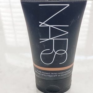 NARS Tinted moisturizer Greonland Light 3